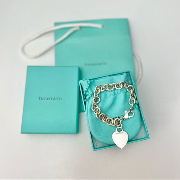 Tiffany & Co. Sterling Silver Heart Charm Chain Bracelet. - Picture 7 of 7